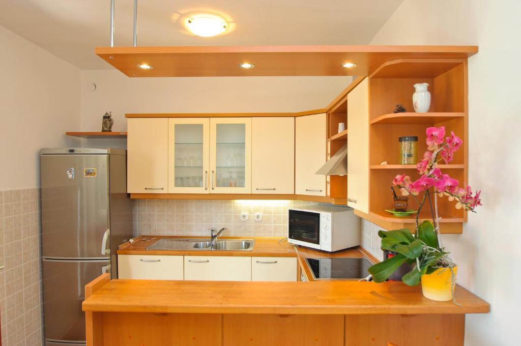 Hella Apartments โตรกีร์ ภายนอก รูปภาพ